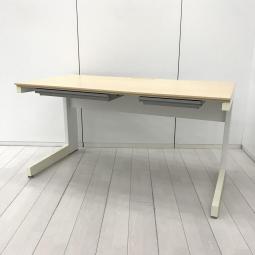 【広々としたワークスペースで作業効率アップ！人気の木目調カラー！】■ウチダ(UCHIDA)製　アルプレス(ALPLACE)シリーズ　平机　W1400×D700×H720mm　引き出し付(2箇所)　■配線カバー　■天板：木目調ナチュラル/ホワイト　※日焼け有　【弊社使用欄：A01073796】