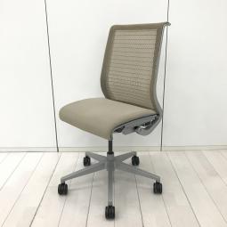 【あなたの座るを考える！ワイヤー構造が体を支える、有名海外メーカー製の定番チェア！座り心地抜群の人気チェア！】■スチールケース（Steelcase）　シンク（think）チェア　旧モデル　肘無　ハイバック　背面メッシュ　■ベージュ　【関東倉庫在庫品】【弊社用欄：	A01054640】【HU】