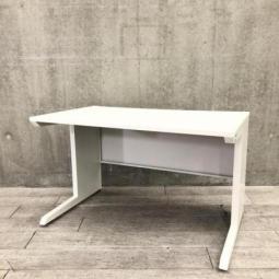 【ベーシックで使いやすい！スタンダードな幅1200㎜のオフィスデスク！】 ■イトーキ(ITOKI)製　CZRシリーズ　平机　W1200×D700×H720㎜　■引き出し無し　■ホワイト 【弊社使用欄：A01058321】