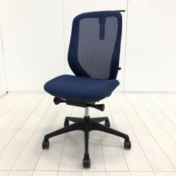 【在庫セール品・3脚限定】【T5】■オカムラ（okamura）製　シルフィー（Sylphy）チェア　肘無ハイバック　背面メッシュ　■ミディアムブルー×ブラックフレーム　■ハンガー付【前傾チルト機能付き！オカムラ製品で最も人気を集める高機能メッシュチェア！】
