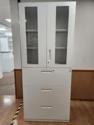 【在庫セール品・2台限定】【T5】■コクヨ製　エディアシリーズ　上下書庫セット　上段：ガラス両開き　下段：3段ラテラル　■ホワイト　■シリンダー錠【大量収納！　上段は非常に希少なガラス両開きタイプ！】