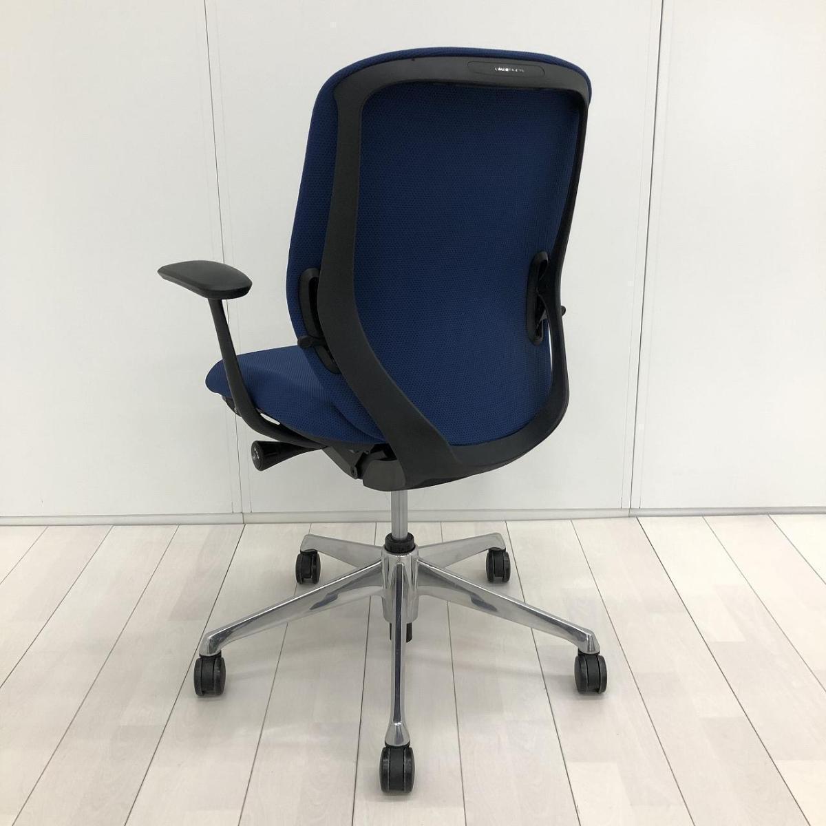 at　オカムラ　シルフィーチェア　ローバック　固定肘　前傾機能　メッシュ　中古品 中古】シルフィーメッシュ オカムラ/okamura 肘付ローバックチェア