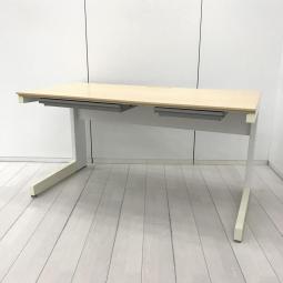 【広々としたワークスペースで作業効率アップ！人気の木目調カラー！】■ウチダ(UCHIDA)製　アルプレス(ALPLACE)シリーズ　平机　W1400×D700×H720mm　引き出し付(2箇所)　■配線カバー　■天板：木目調ナチュラル/ホワイト　※日焼け有※愛知※名古屋※豊田※三重