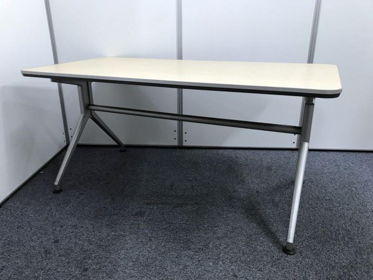 イトーキ製のミーティングテーブル【DDDシリーズ/天板ナチュラル】が入荷しました！＊良品を格安で！「オフィスバスターズ福岡南店」は、福岡を拠点として、全国へ中古オフィス用品・オフィス家具を提供しております
                        その他シリーズ
                                    中古
            