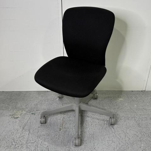 【中古】スラート  オカムラ（okamura） 肘無ローバックチェア