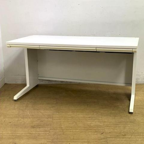 オカムラ　アドバンスデスク　平机　センター引出し付　人気のホワイト天板　ゆったりめのサイズのW1400　【愛知・名古屋・豊田・静岡・浜松】