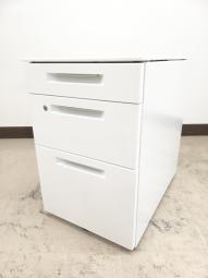 【関西倉庫在庫品】■コクヨ(KOKUYO)製　アイエス(iS)シリーズ　3段ワゴン　デスクインワゴン　H600㎜　■ホワイト　■シリンダー錠【平机・フリーアドレスデスクのお供に！　人気のホワイトカラー3段ワゴン！】