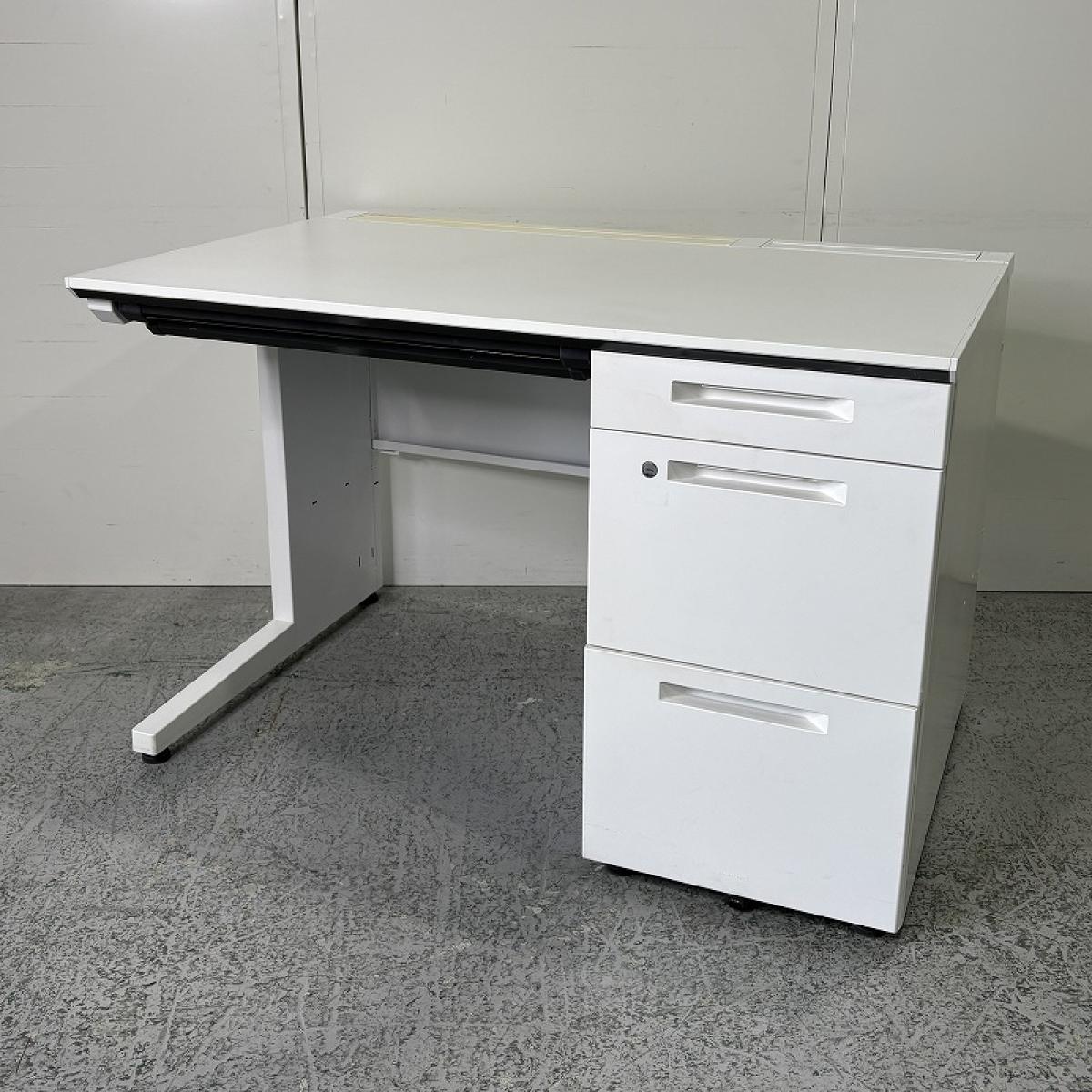 ★【配線カバー目立つ日焼け】コクヨ製　アイエス（iS）　ホワイト　W1100xD700xH720サイズ　シリンダー錠　省スペースのオフィスに最適！　コンパクトサイズの片袖机！　配線カバーも充実の高品質デスク！　W1100片袖机！！
                        iSシリーズ
                                    中古
            