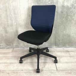 【姿勢の変化をサポート！操作レスで体格にマッチする定番チェア】■イトーキ（ITOKI）製　エピオス（epios）チェア　肘無　ローバック　■ネイビーブルー×ブラックシェル【A01075335】【2605】
