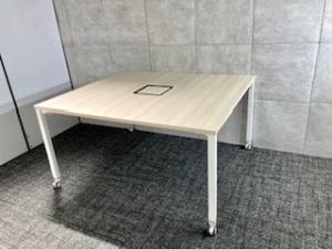 【1台はもちろん、並べても◎】◆オカムラ/アプションフリー　ナチュラル　ワークテーブル　《オフィスバスターズ福岡博多店は、福岡を拠点として、日本全国へ中古オフィス用品・オフィス家具を提供しております》