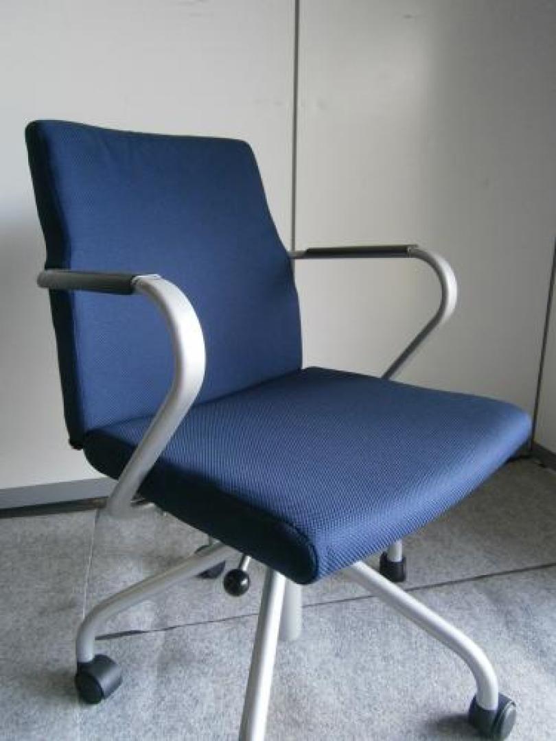 内田洋行【ミーティングチェア】肘・キャスター付きです。【会議イス】【会議チェア】
                                    中古
            