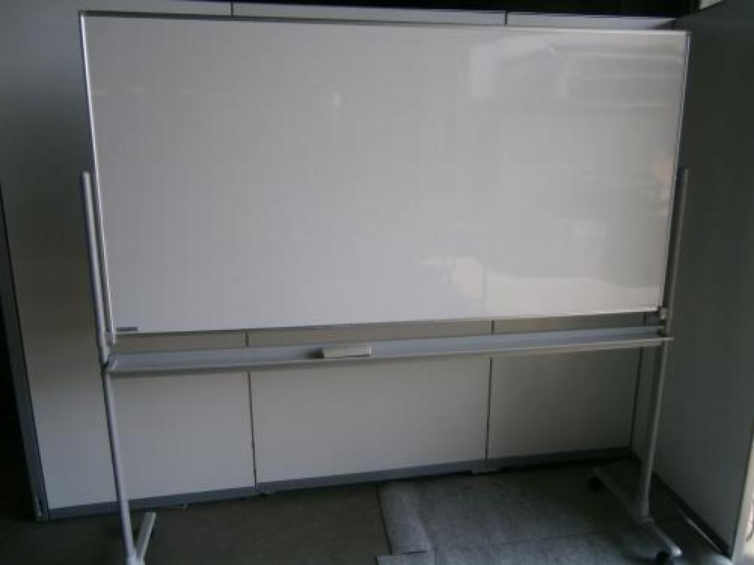 【ホワイトボード】表面にヘコミがあります。
                                    中古
            