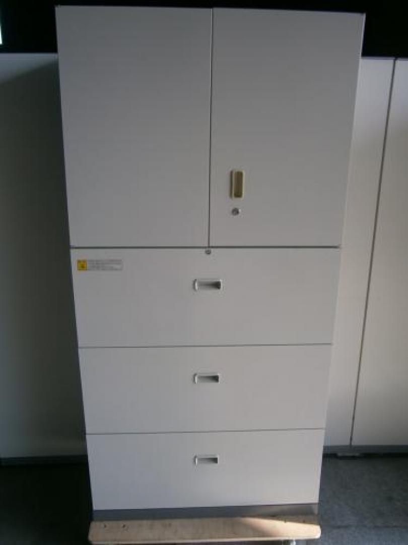 【上下書庫】圧迫感を感じさせない高さH1800ミリ
                                    中古
            