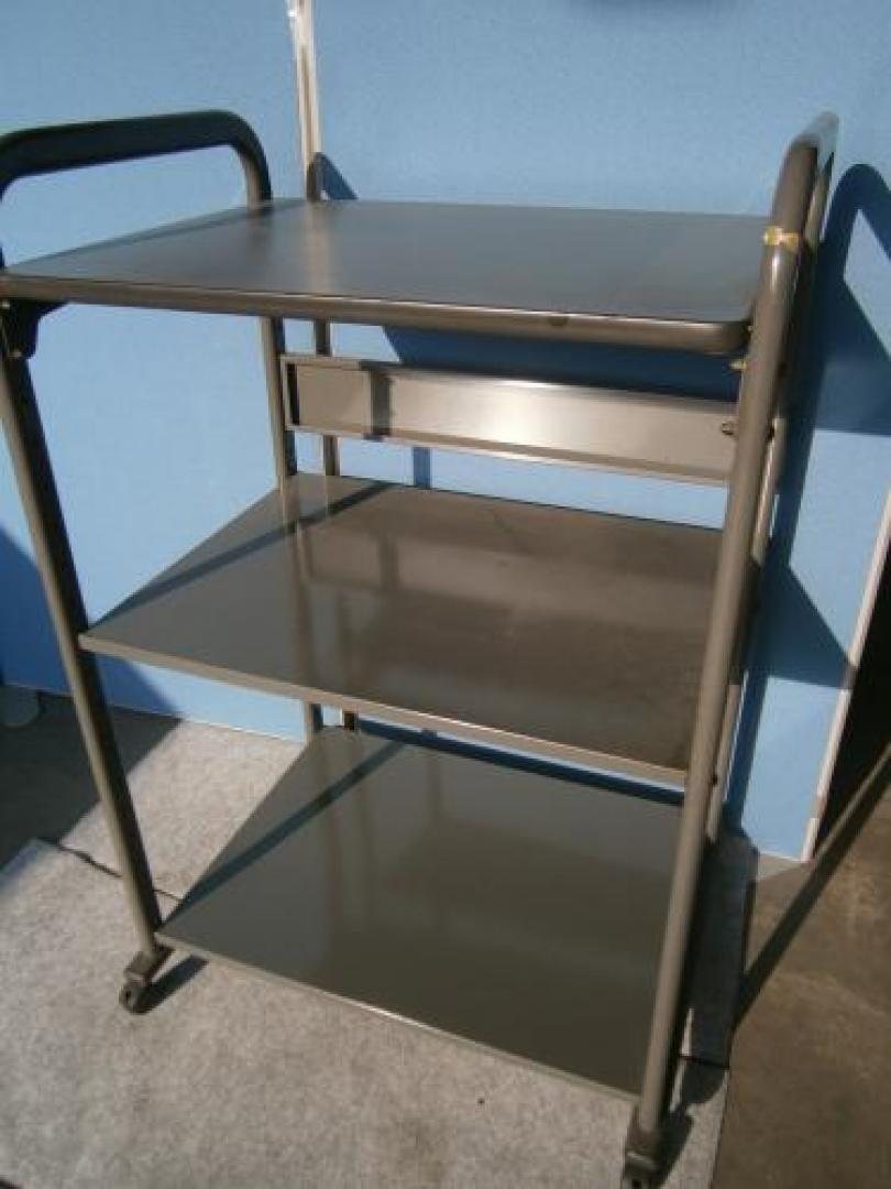 【ラック】キャスター付のため移動も楽々です
                                    中古
            