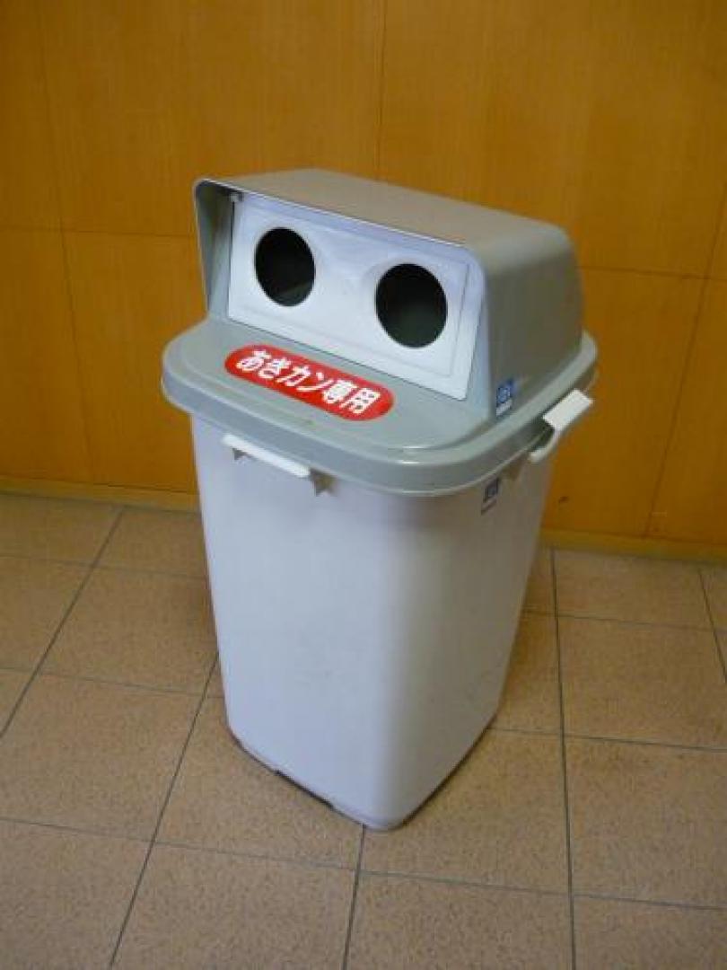 ■あると便利！　【ごみ箱☆】ビン・カン用ですが蓋をはずせば、何でもOkの出すとボックス！！
                                    中古
            