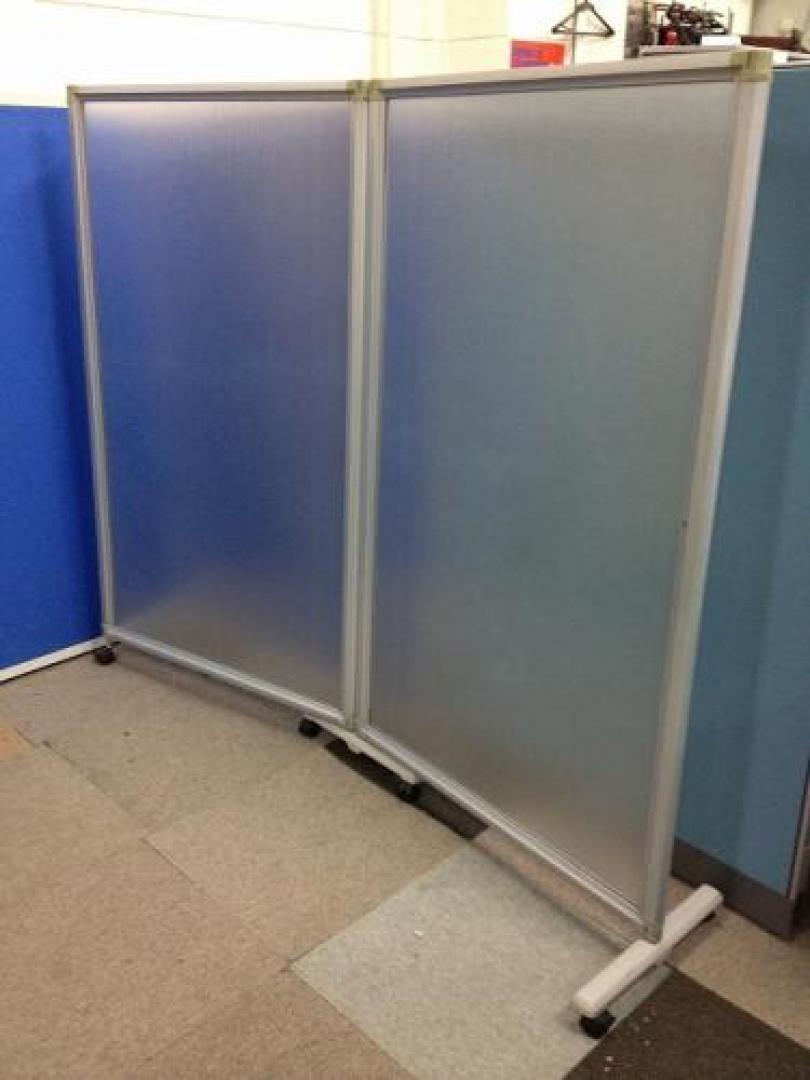 3/10入荷情報【二枚折パーテーション・キャスター付き】詳細に折りたたんだ写真がございます！
                                    中古
            