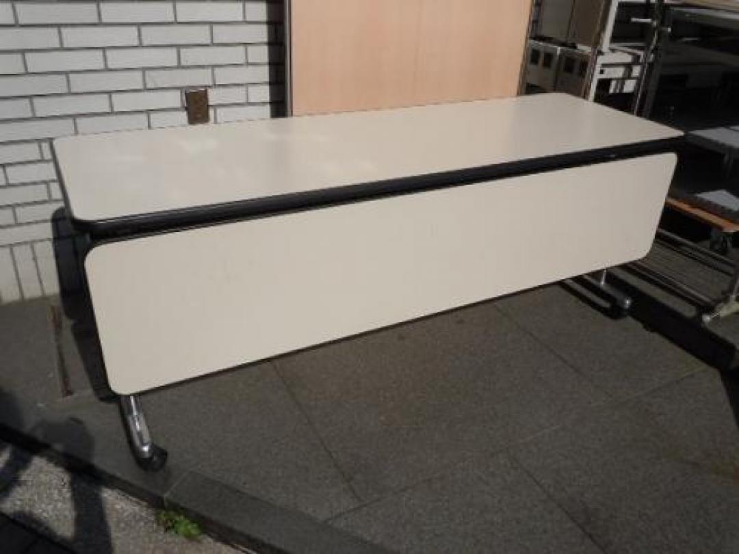 【3/11入荷】オカムラ製　スタッキングテーブル　幕板あるので、膝上隠れます。　型古なので御奉仕価格！　※平行収納できません！
                                    中古
            