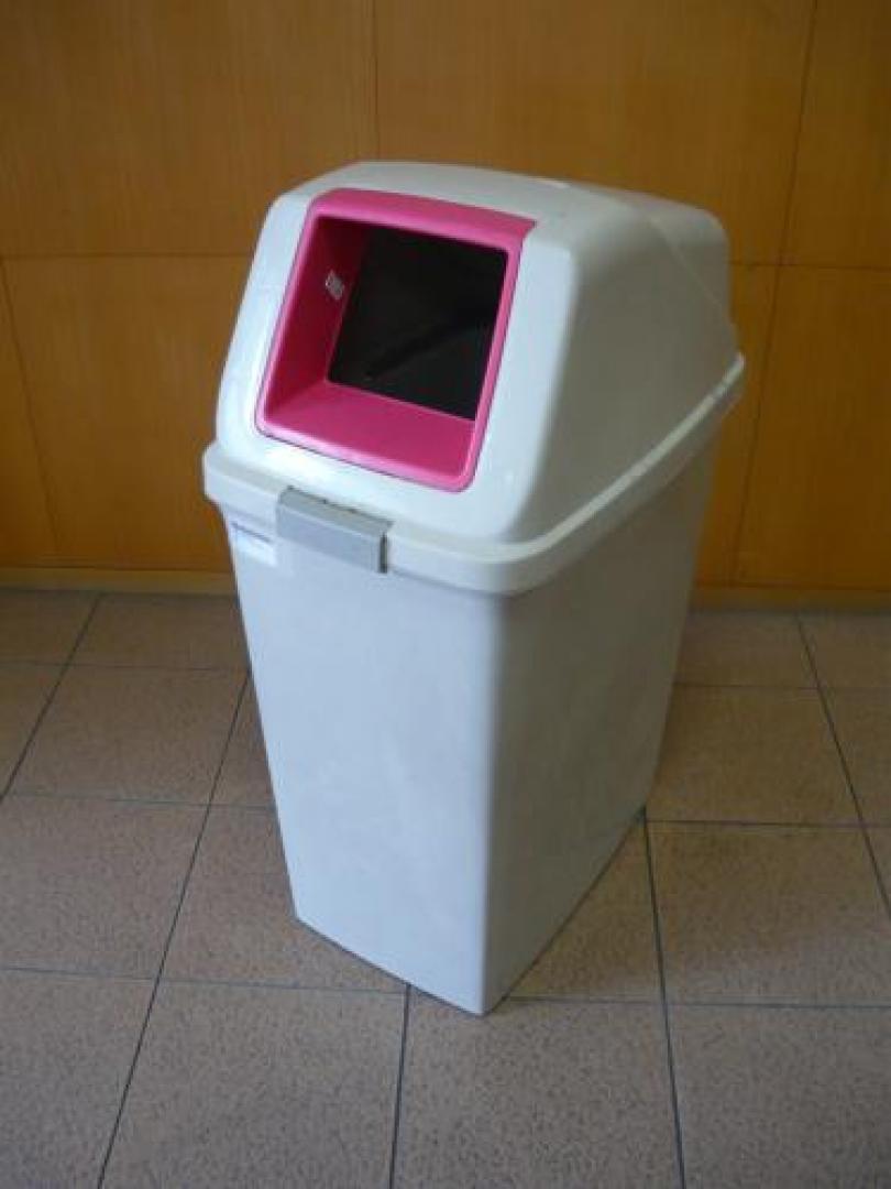 ■あると便利ですね！　【ごみ箱】　ピンクとか・・・
1万円以上　お買い上げの方！プレゼント商品！
                                    中古
            