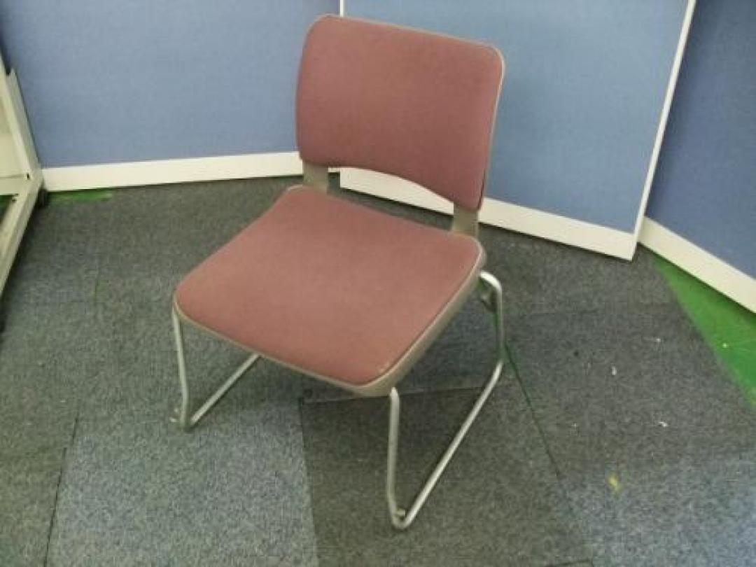 【￥７７７残り１点特価シリーズ】　スタッキングチェア【会議チェア】
                                    中古
            