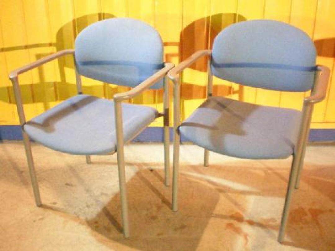 ミーティングチェア2脚【セット商品】肘掛付き【会議チェア】
                                    中古
            