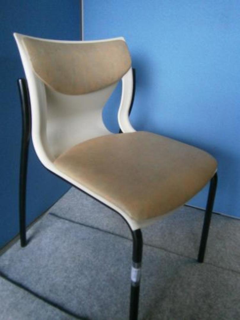 コクヨ【スタッキングチェア】なかなかこのデザインは、ありません。【会議チェア】
                                    中古
            