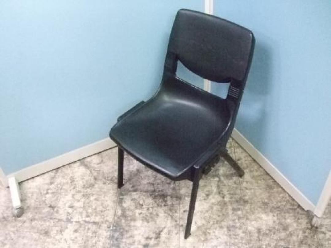 スタックチェア【会議チェア】
                                    中古
            