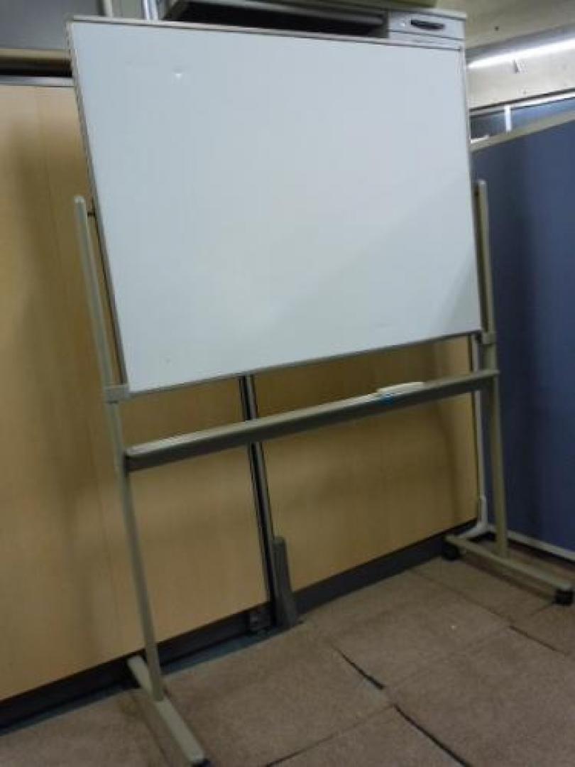 【盤面凹み有】プラス製　ホワイトボード　ちなみにホーローだから消し易さは抜群です。
                                    中古
            