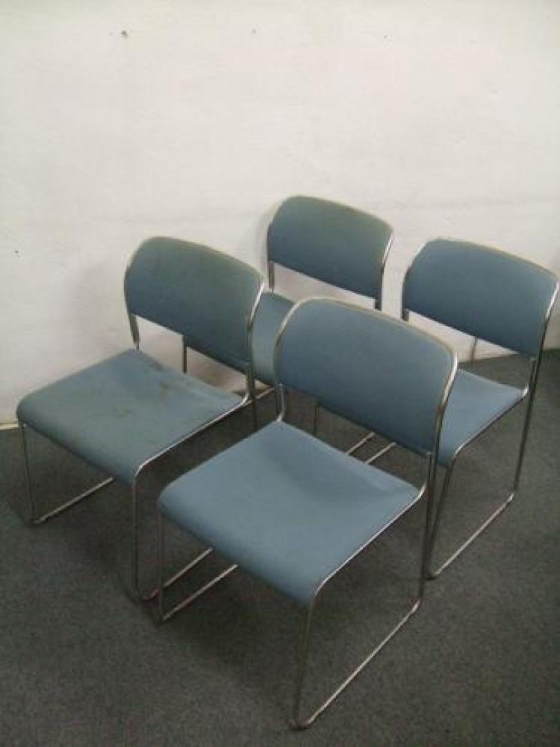 ミーティングチェア4脚セット　【一脚汚れ有り】　■メーカー：オカムラ　■タイプ：スタッキング(重ねれるタイプ)　■ミーティングチェアで問い合わせが多い商品です！！重ねられるので便利なためです！！【会議チェア】
                                    中古
            