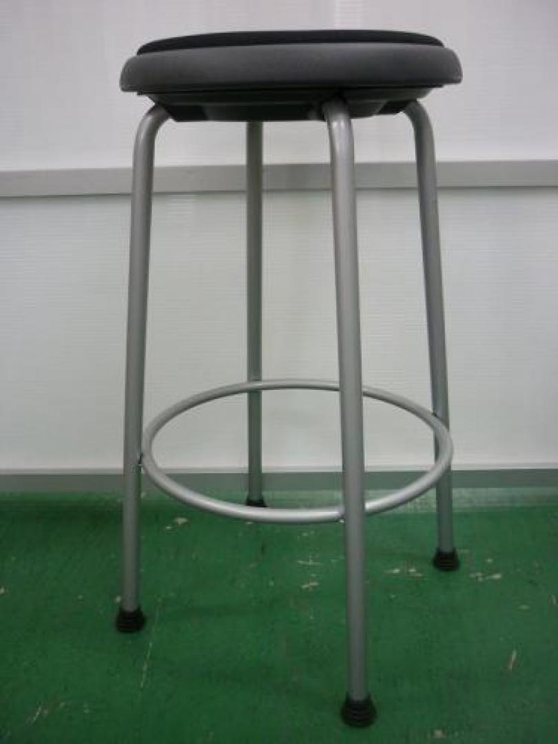 【かなり希少種!!・初めて見ました（店長）】回転座面のハイチェア<br>
座面のふんわり具合・回転のなめらか具合は癖になります!!!
                                    中古
            