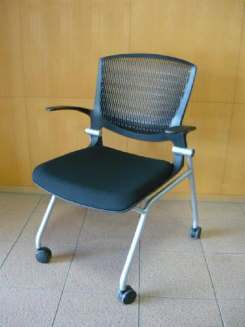 ■またとないチャンス！　■大変な人気を誇るミーティングﾁｪｱー　■オカムラ製・グラータ　美品です！【会議チェア】
                                    中古
            