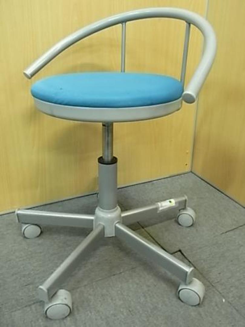 【使い勝手GOOD！】簡易背もたれ付　丸イス〜チョットしたスペースに便利です〜
                                    中古
            