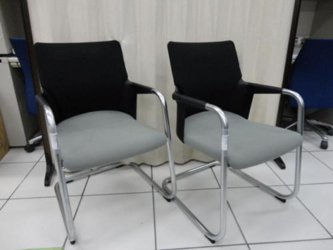 ■ミーティングチェア2脚セット■状態・デザイン共に◎■厚めのクッションは時間を忘れさせる【セット商品】【会議チェア】
                                    中古
            