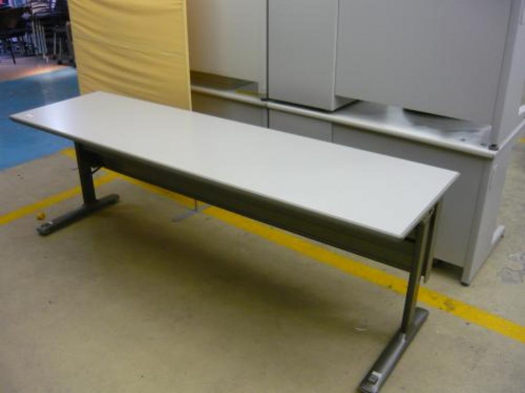 ■１台３人でも座れる！　■ロングタイプ・サイドスタックテーブル　幅2100　
                                    中古
            