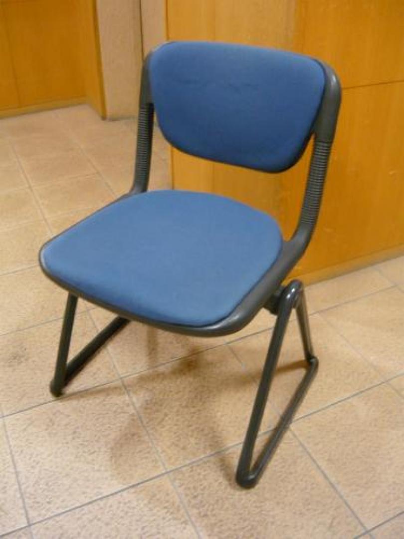 ■重ねて便利なスタックﾁｪｱ　■イトーキ製・バーテブラシリーズ　ブルー【会議チェア】
                                    中古
            