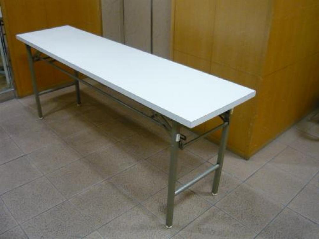 ■１台限りの特別価格！　■折りたたみテーブル・ホワイト
                                    中古
            