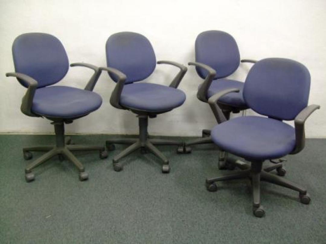 ジャストチェア　ＪＵＳＴＣＨＡＩＲ  　■4脚セットで1000円off ■メーカー：内田洋行　■タイプ：ローバックL字肘　■3/28入荷【OAチェア】
                                    中古
            