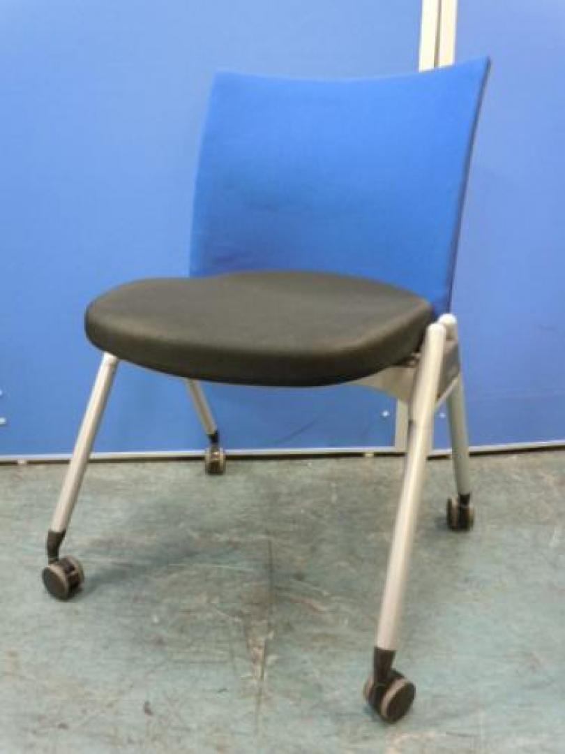 【状態良好！】　ウチダ　■　キャスター付スタッキングチェア　■【会議チェア】
                                    中古
            