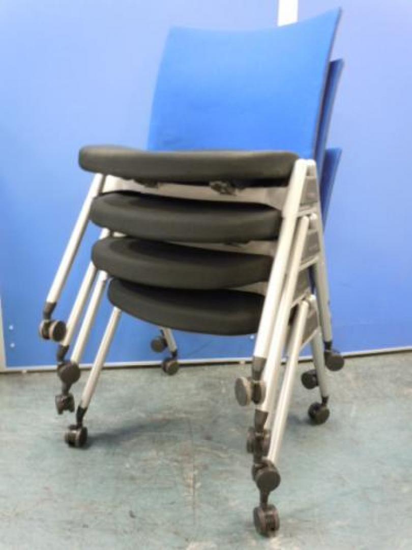 【セット商品】　ウチダ　■　スタッキングチェア4脚セット（キャスター付！）　■　状態良好です。【会議チェア】
                                    中古
            