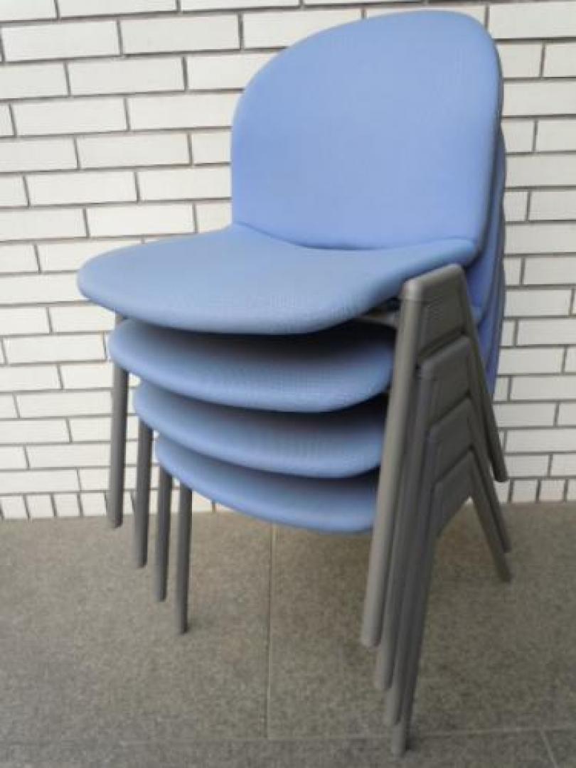 【セット商品】　ブルーのスタッキングチェア4脚セット！【会議チェア】
                                    中古
            