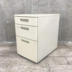 【南】コクヨ製の３段ワゴン【BS＋シリーズ/グレー】が入荷いたしました！ ＊良品を格安で！「オフィスバスターズ福岡南店」は、福岡を拠点として、全国へ中古オフィス用品・オフィス家具を提供しております