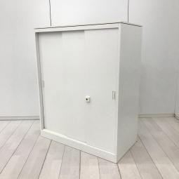 省スペース/バックヤード/大人気　オカムラ(okamura)製　レクトラインシリーズ　引き違い書庫 （3枚引き戸タイプ）ローキャビネット　W900×D450×H1120mm　■天板・ベース付き　■シリンダー錠　■ホワイト