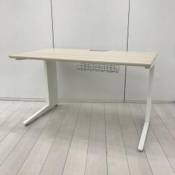 5/15入荷【スタイリッシュなデザインと機能性を兼ね備えたシンプルデスク！】■オカムラ(okamura)製　プロユニットシリーズ　平机　引き出し無　Ｌ字脚　W1200×D700㎜　■天板:木目ナチュラル / L字脚:ホワイト【AD】