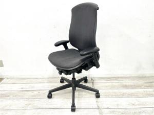 【定価約16万円】【人とは違うデザインのチェアをお探しの方におすすめ！】■ハーマンミラー(Herman Miller)製　セラチェア　肘付ハイバック　■可動肘・ランバーサポート付き　■ブラック
