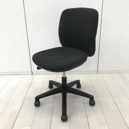 【5/15(金)入荷予定の商品となります！】【シンプルでコンパクトな見た目が可愛らしい！小さめのデスクとも相性抜群！】■ウチダ(UCHIDA)製　エニーザ(Anyza)チェア　肘無しローバック　クロスバックタイプ　■ブラック