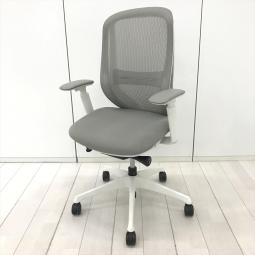 【前傾チルト機能付き】【オカムラ製品で最も人気を集める高機能チェア!】■オカムラ(okamura)製 シルフィー(Sylphy)チェア 肘付ハイバック 背面メッシュ ■可動肘・ランバーサポート付き ■ライトグレー×ホワイトシェル【tsu】