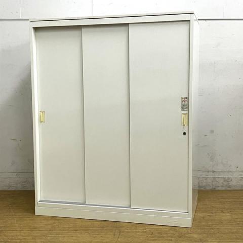 使いやすい3枚引き戸書庫　スライド式の扉で導線を確保　オカムラ　レクトライン　ホワイト天板付き　鍵付き　シリンダー錠【愛知・名古屋・豊田・静岡・浜松】