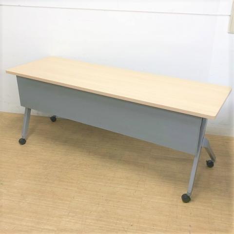 オカムラ　フラプター　サイドスタックテーブル　ネオウッドライト天板　W1800サイズ　2～3名様推奨　幕板付きで女性にも嬉しい　水平スタックで収納効率良し