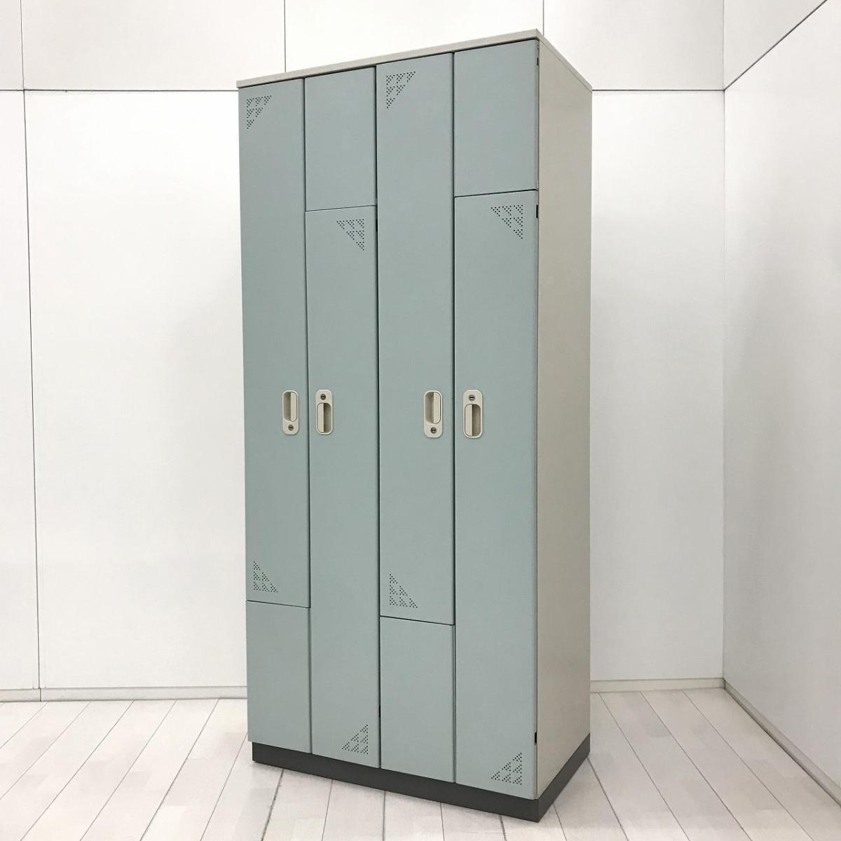 【定価約11万円】【流行りのくすみカラー入荷！常に人気の高い更衣用ロッカー！】■コクヨ(KOKUYO)製　ペアフォートシリーズ　4人用更衣ロッカー　W900×D515㎜　■扉:個別開閉式　■扉：ブルー/側面：グレー　■シリンダー錠【スイミングスクールやプールの更衣室におすすめ！】
                        ペアフォートロッカー
                                    中古
            