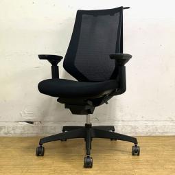 コクヨ　デュオラチェア　メッシュタイプ　可動肘　ブラック×ブラックフレーム　オールブラックの人気のカラーリング　コートハンガー付き
