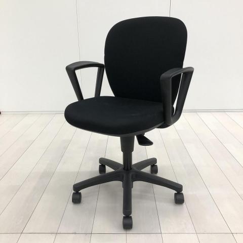 【5/21(木)入荷予定の商品となります!】【スタンダードなデザインで座り心地抜群!】■イトーキ(ITOKI)製 リエット(Lietto)チェア 肘付きローバック ■固定肘(サークル肘) ■ブラック×ブラックシェル